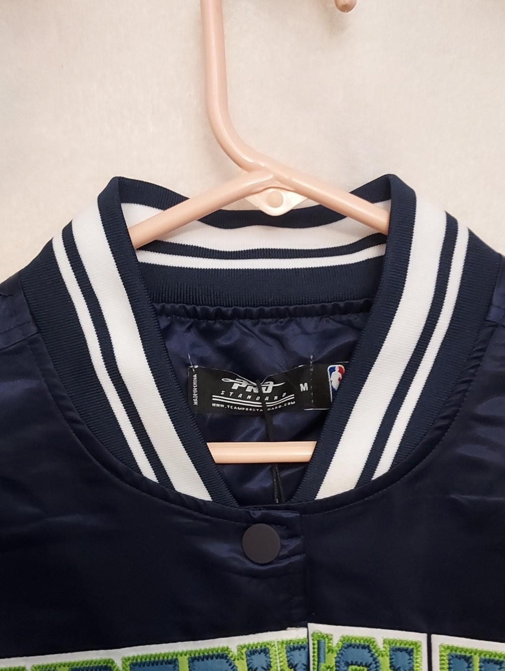 Pro Standard Timberwolves Bomber Jacket - Picture 7 of 16